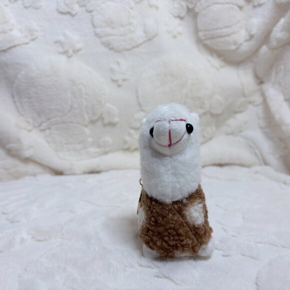 Mini Plush Alpaca Keychain Bag Charm – Soft Cozy Boutique Style Accessory - Picture 4 of 10